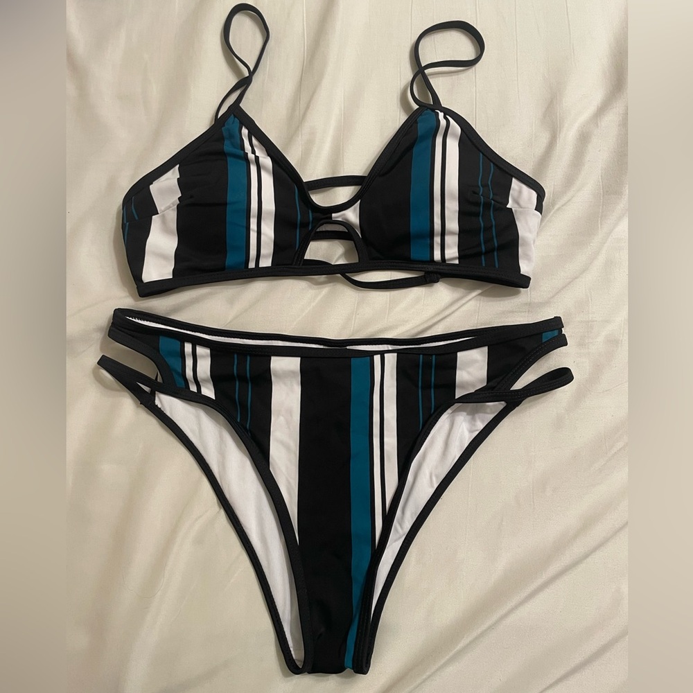 ✨2 for $10✨ Cupshe Striped Black and Teal Bikini Set